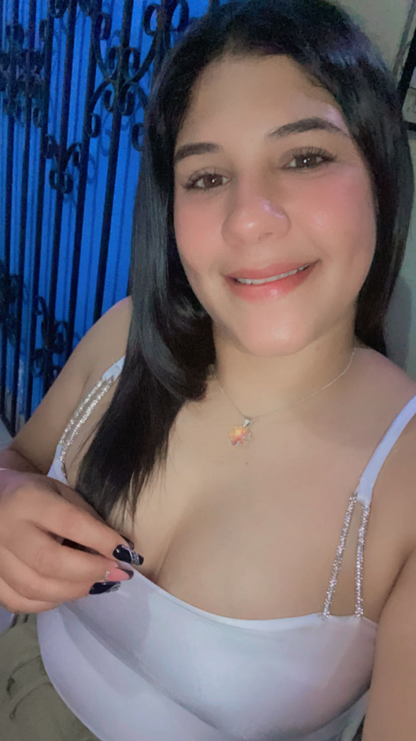 Reina — video chat host from Colombia