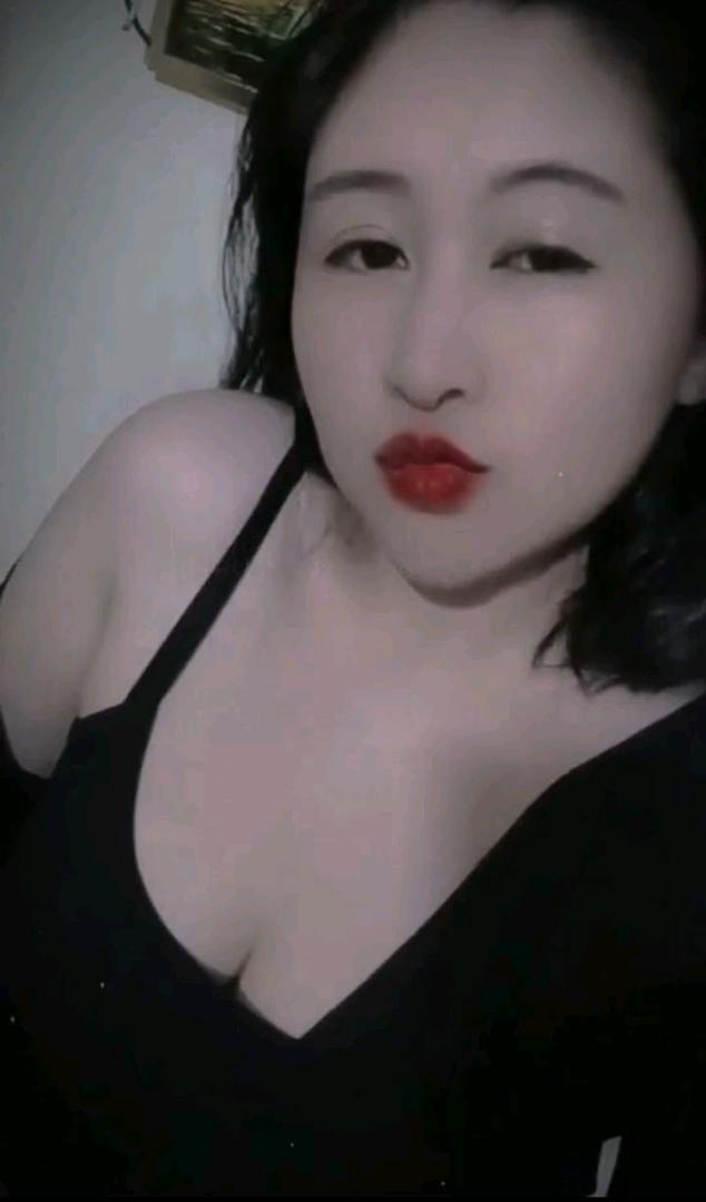 Phuong's — video chat host from Vietnam