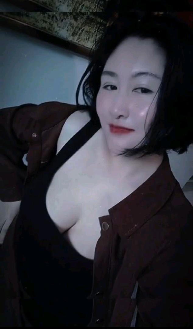 Phuong's — video chat host from Vietnam