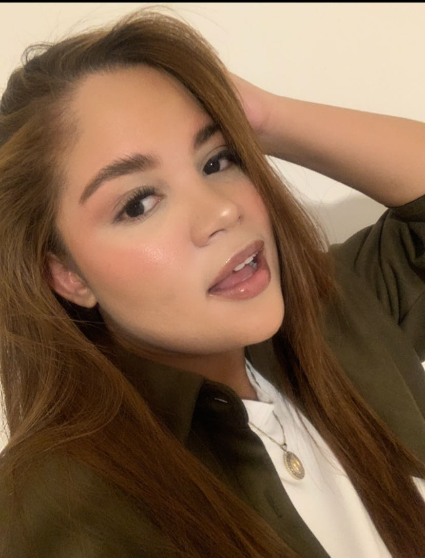 M Woman — video chat host from Venezuela