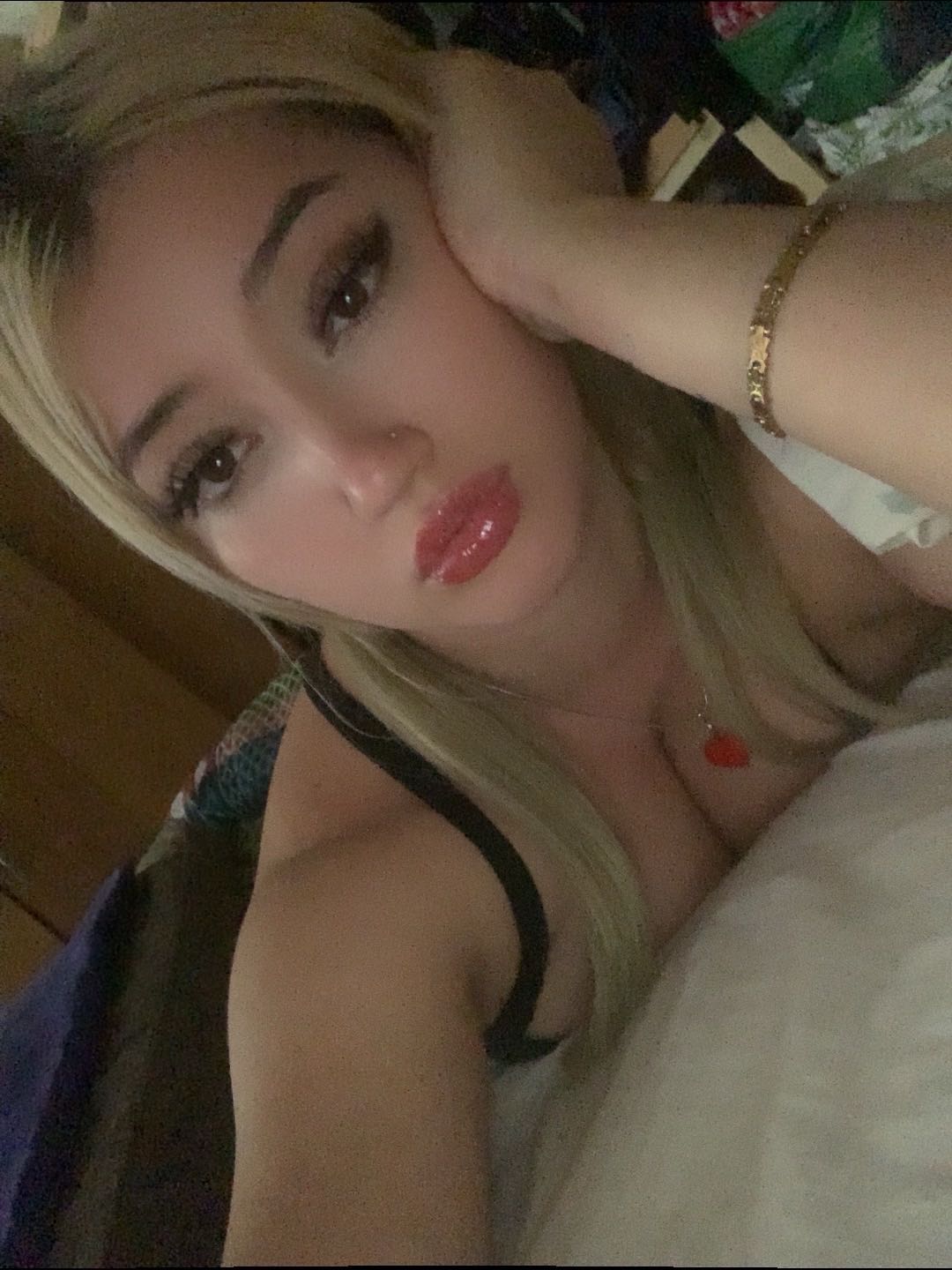 Antonella — video chat host from Argentina