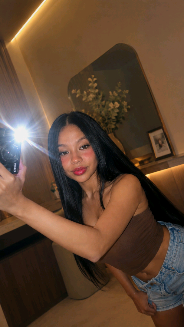 Samanta — video chat host from Peru