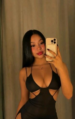 Samanta — video chat host from Peru