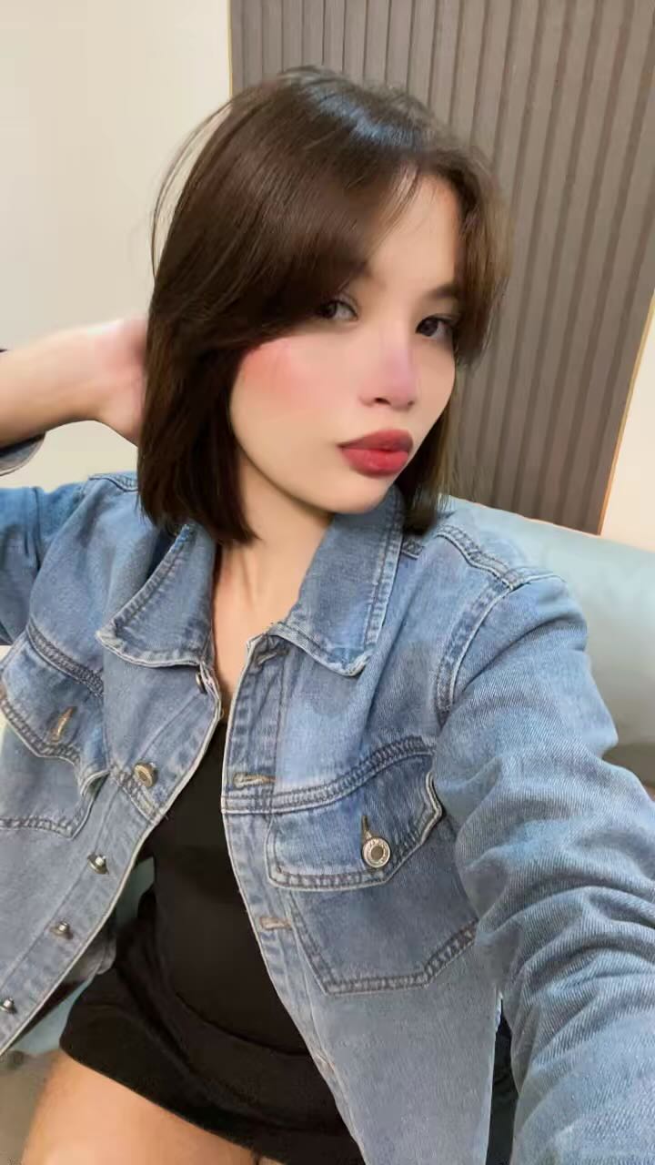 Cami — video chat host from Venezuela