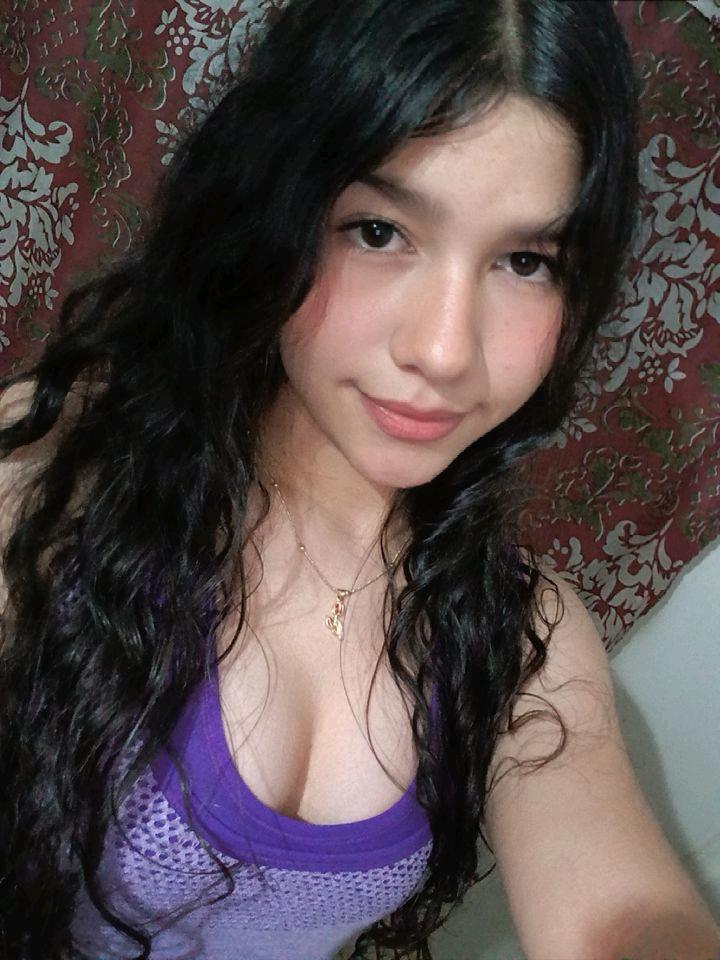 Elisa — video chat host from Venezuela