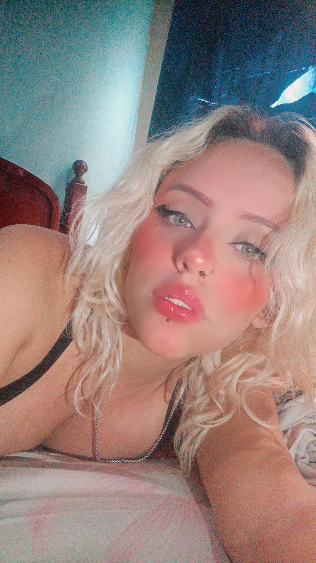 Hatsumi — video chat host from Venezuela