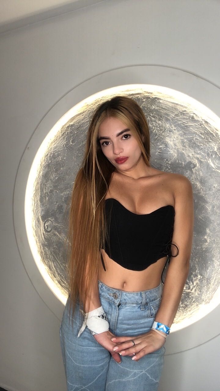 Martina — video chat host from Colombia