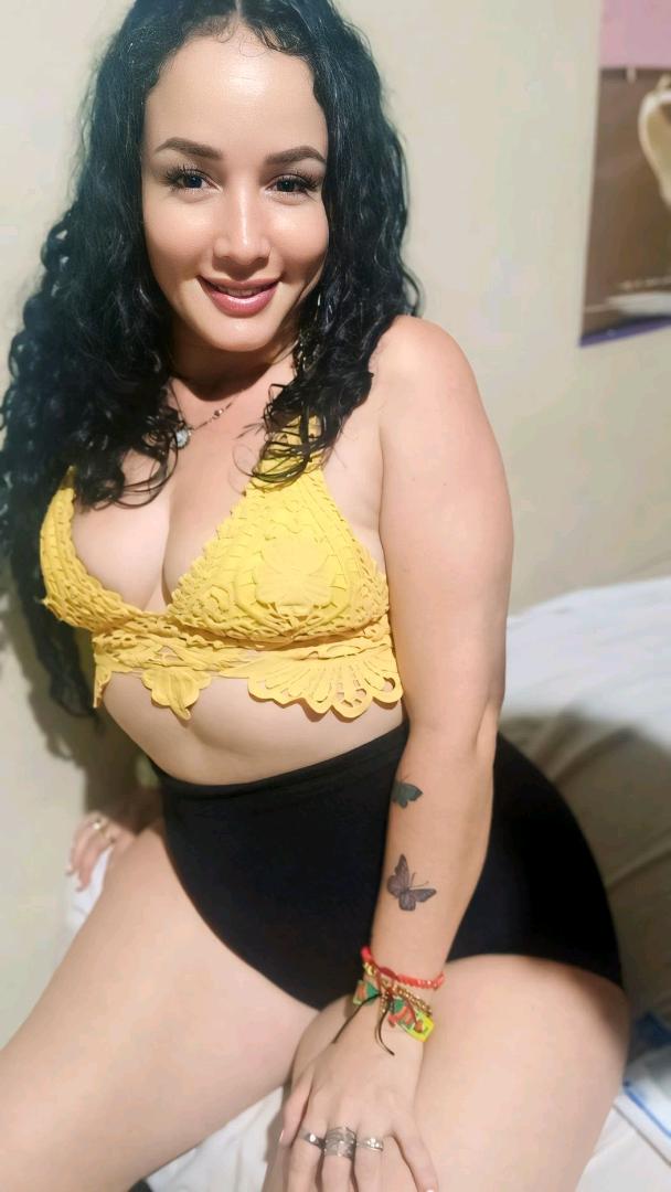 Kiara — video chat host from Ecuador