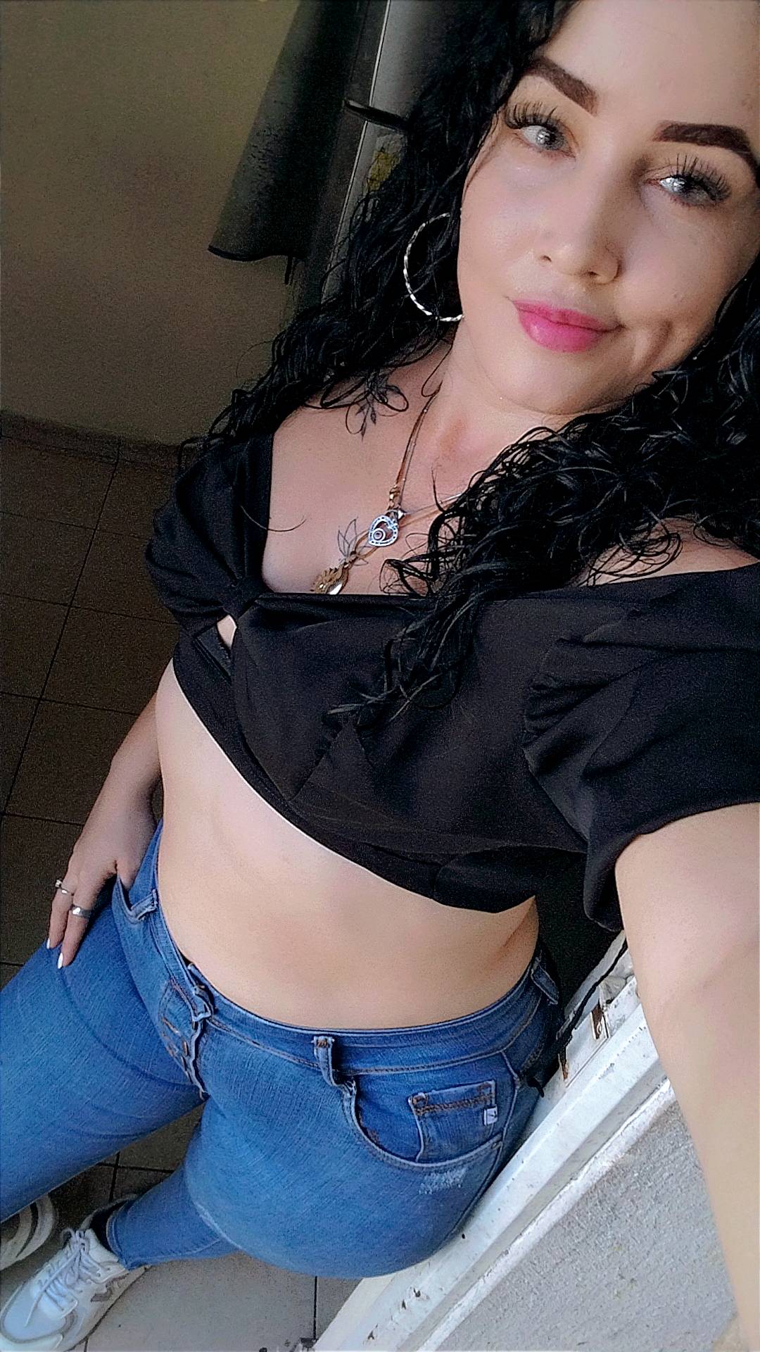 Kiara — video chat host from Ecuador