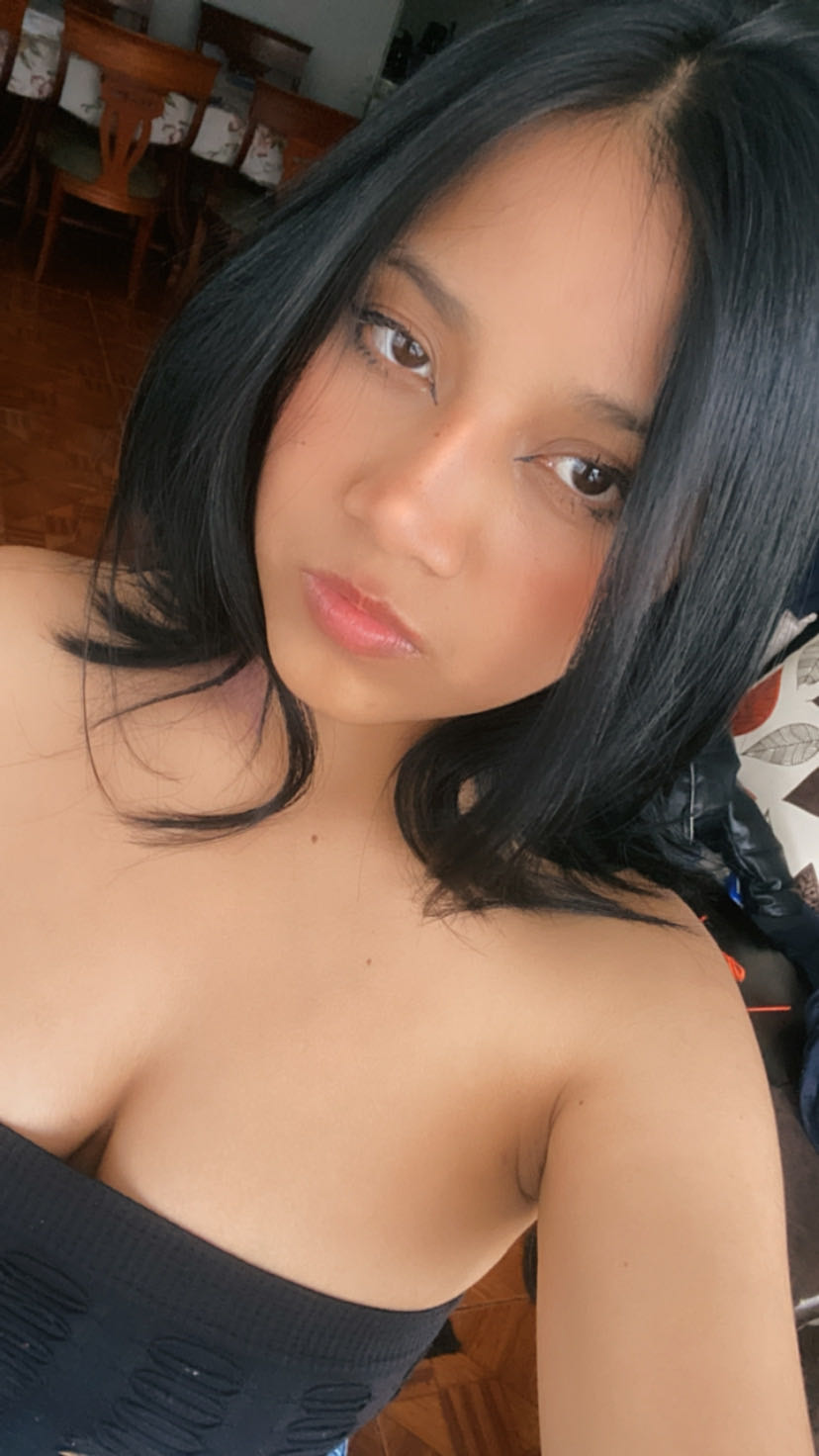 Sushi — video chat host from Ecuador
