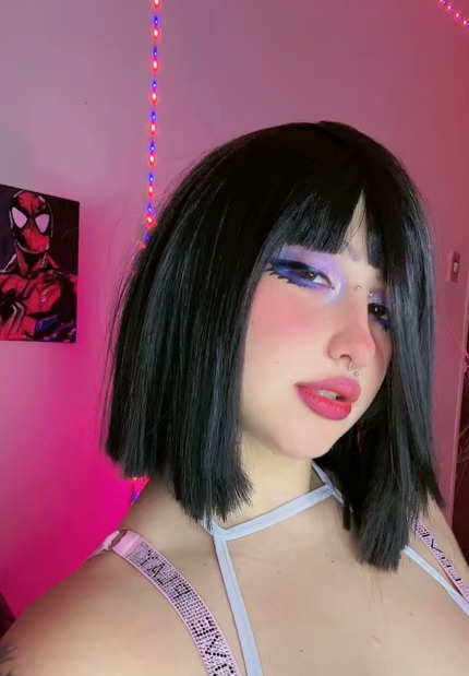 Harumi — video chat host from Venezuela