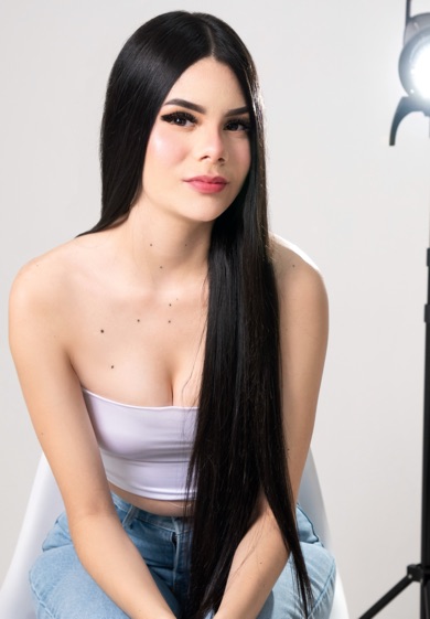 Aranza — video chat host from Venezuela