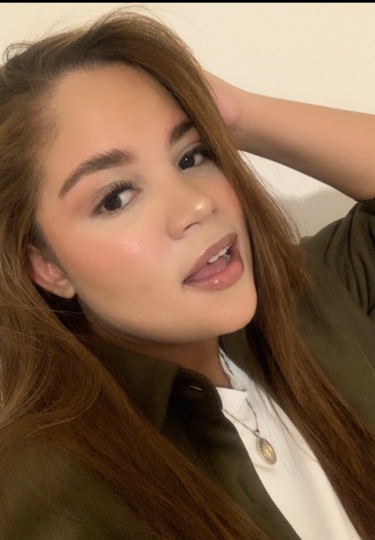M Woman — video chat host from Venezuela
