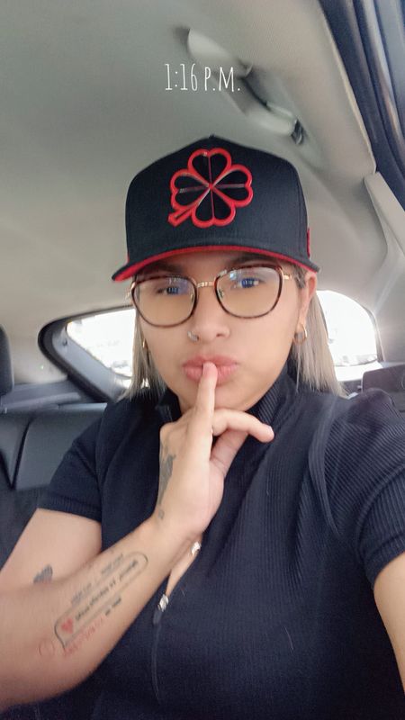 Valeska — live 1-on-1 video chat